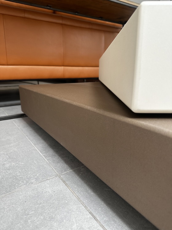 Image 1 of Mesa baja Leolux Trovo