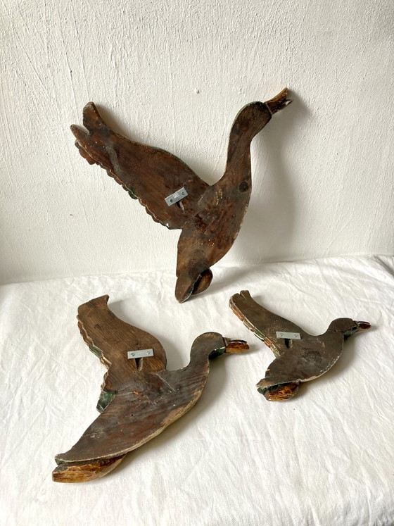 Trio di anatre germano reale in legno intagliato e dipinto, Decorazione murale, Decorazioni murali, Verde (foto 12 di 19)