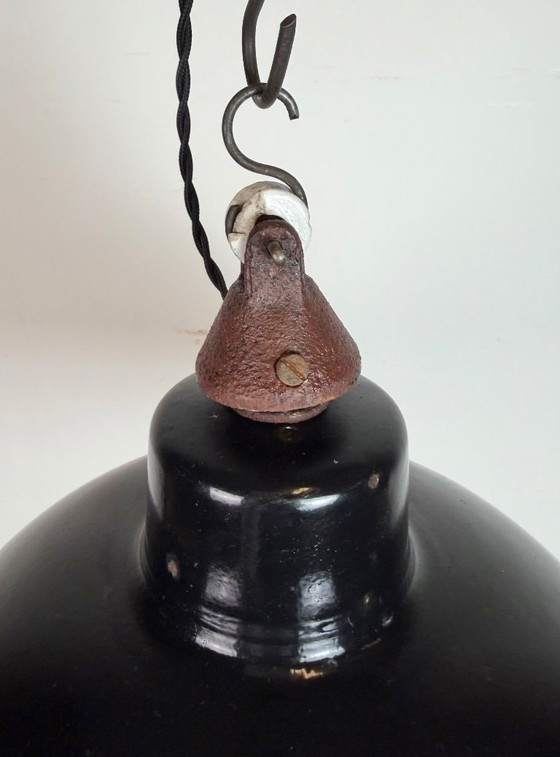 Image 1 of Lampada da fabbrica in smalto nero della Germania dell'Est di LBD Veb Leuchtenbau Dresden, anni '50