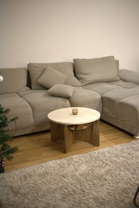 Image 1 of Couchtisch rotunda Travertin aus Naturstein und Massivholz Eiche