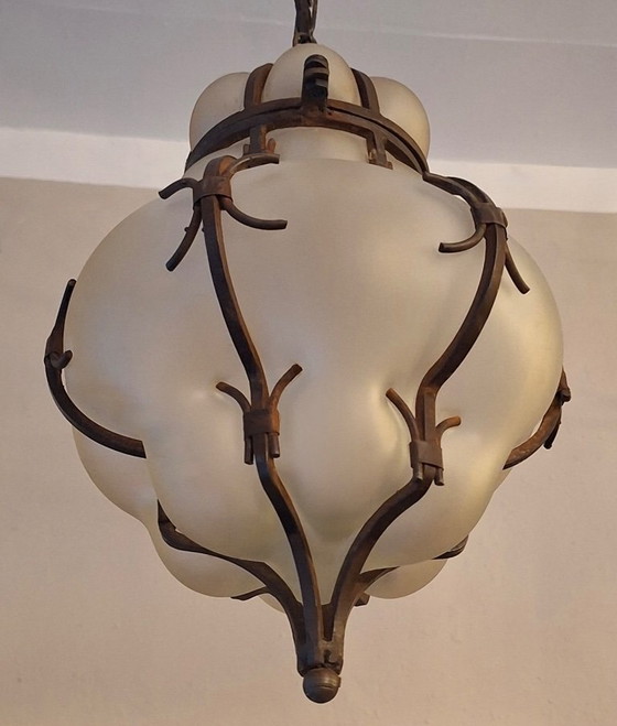 Image 1 of Venetiaans ijzer en geblazen matglas Hall lantaarn, Italië 1960