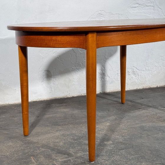Image 1 of Mesa de comedor ovalada extensible de teca, estilo británico, década de 1960.