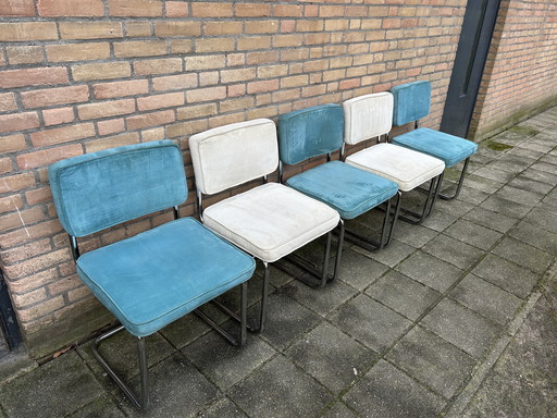 5 Chaises en tissu nervuré avec structure tubulaire chromée