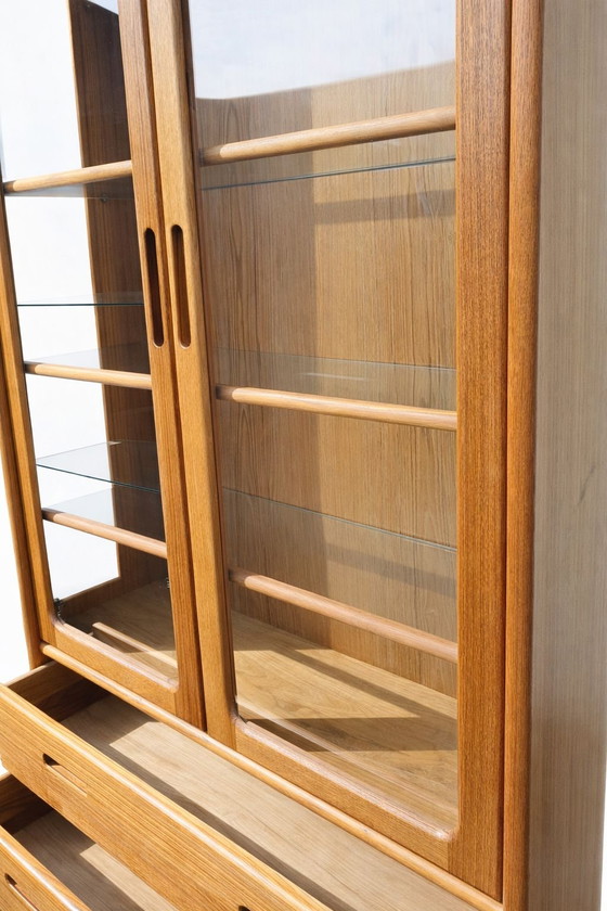 Image 1 of Vintage Dyrlund vitrinekast, massief teakhout, Denemarken, jaren 70