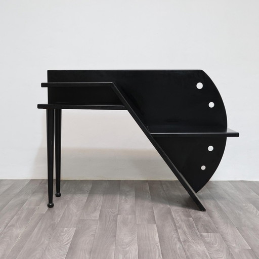 Attribué à Paolo Pallucco. Banc postmoderne avec table basse et porte-revues des années 1980