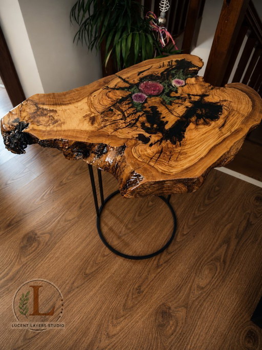 Handcrafted Olive Wood Epoxy Side Table with Real Flowers – Live Edge Rustic Coffee Table – Unique Resin Accent Table