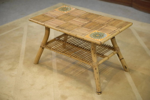 Mesa de centro de ratán y cerámica atribuida a Audoux Minet años 50.