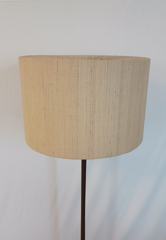 Lampadaire Sixties avec pied trompette – Métal, Textile (photo 3 of 9)