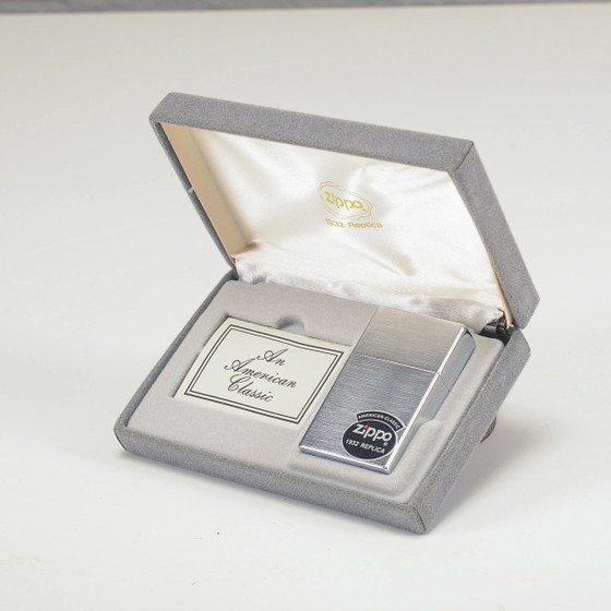 Accendino Zippo Vintage Nuovo con Scatola – Oggetti decorativi, Metallo (photo 4 of 5)