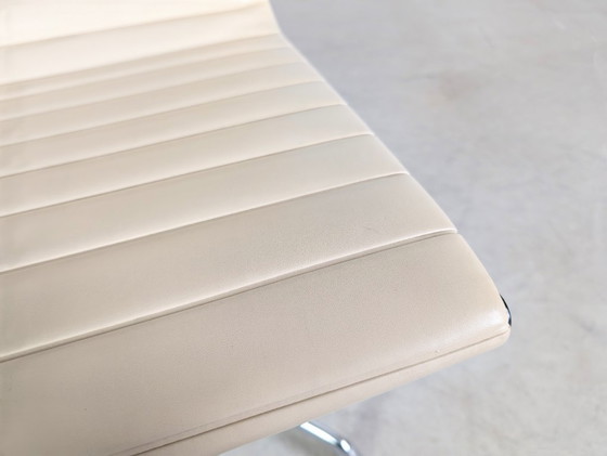 Image 1 of Ensemble de 2 chaises Herman Miller EA 106 originales, chaise Charles Ray Eames