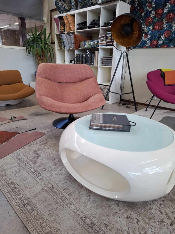 Image 1 of Artifort F557