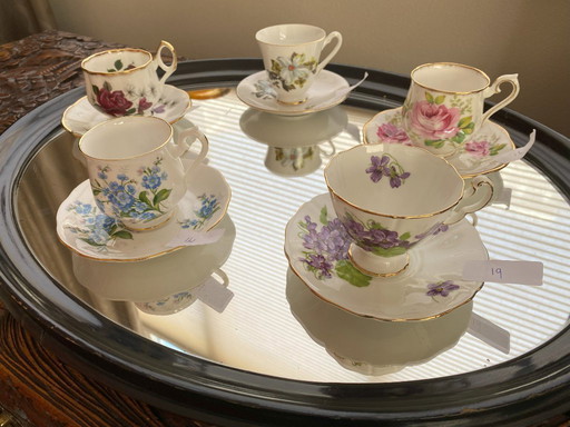 5x anciennes petites tasses à café