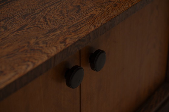 Image 1 of Dressoir uit het begin van de 20e eeuw in de stijl van De Coene