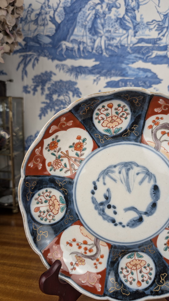 Image 1 of Piatto in porcellana Imari firmato con decori a primavera giapponesi della fine del XIX secolo