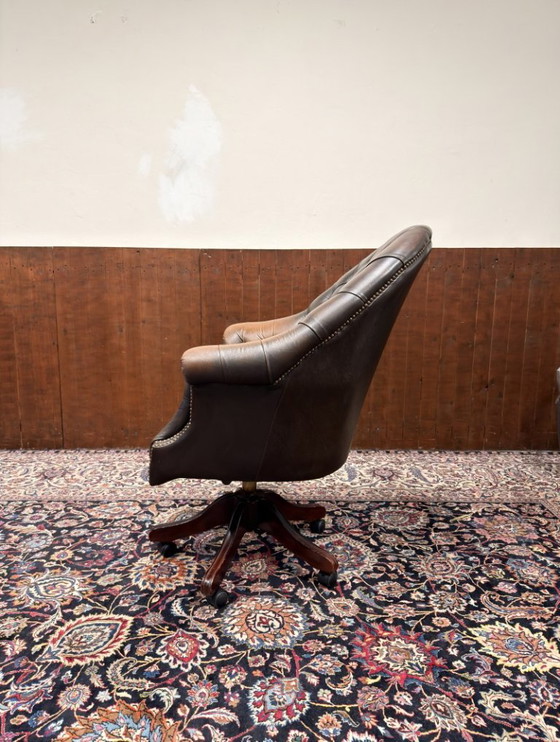 Sedia da Ufficio Chesterfield Inglese Classica Marrone – Sedie da ufficio, Leather, Metal (photo 3 of 7)