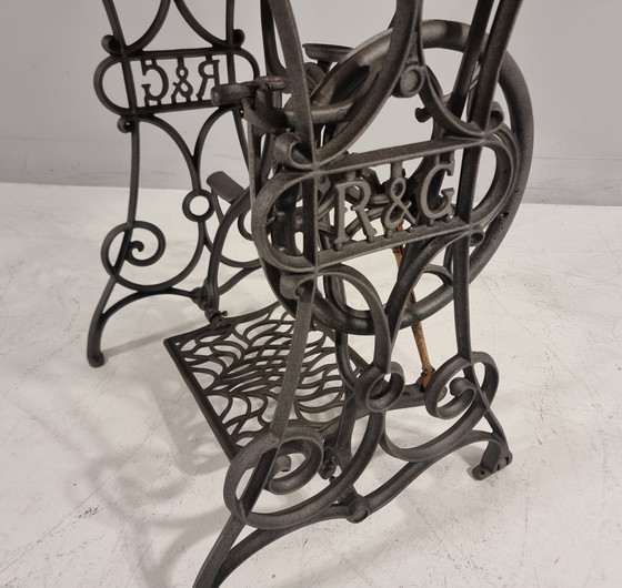 Image 1 of Vintage Table, 1950s