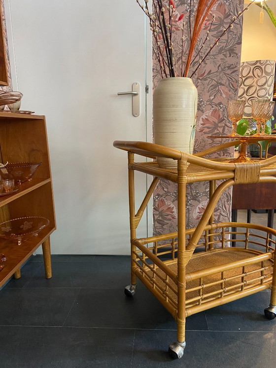 Image 1 of Chariot de service en rotin vintage
