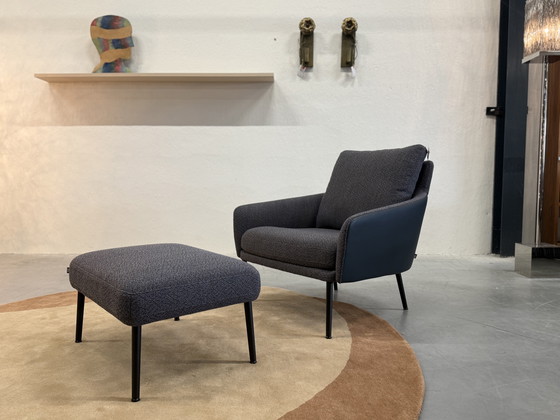 Image 1 of Poltrona Jon di Rolf Benz con poggiapiedi in tessuto e pelle.