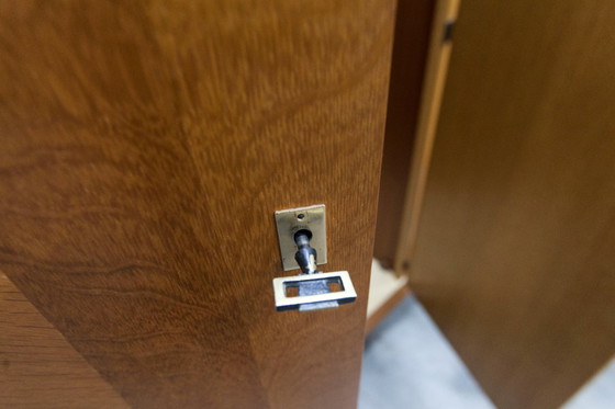 Image 1 of Französischer Kleiderschrank mit geschwungenen Beinen, 3 Türen, 1 Spiegel (27 x 130 cm) und 1 Schublade