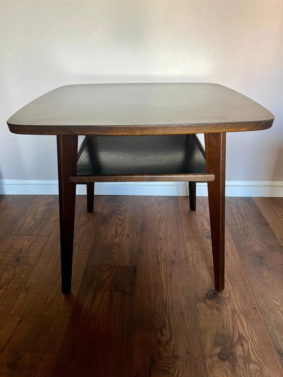 Mesa auxiliar/bandeja Mid Century con estante. Mesa auxiliar alemana de alta calidad de los años 40 a 50. (photo 9 of 9)