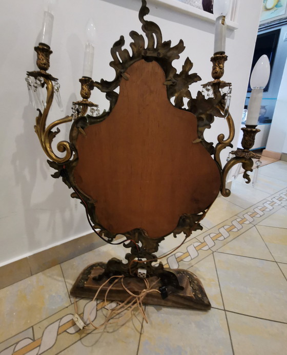 Image 1 of Espejo de bronce antiguo con lámparas