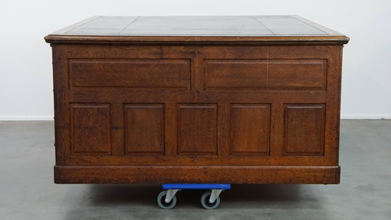 Image 1 of Grand bureau ancien de style anglais / bureau d'associé avec plateau en cuir noir