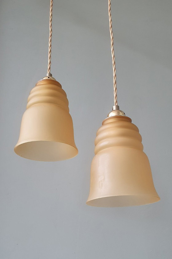 Image 1 of Set Vintage franse hanglampen in klokvorm - gekleurd glas.