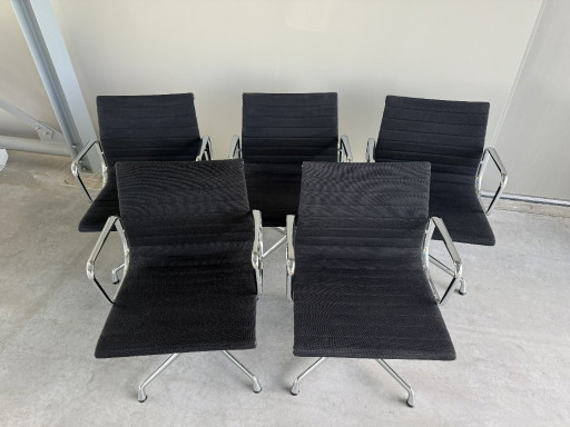 Vitra EA 108 hopsak