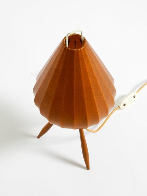 Image 1 of Sehr seltene, wunderschöne Mid-Century-Modern-Tischleuchte „Tripod Cocoon“.