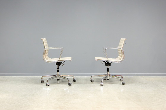 Image 1 of Silla de oficina Eames EA117, 6x