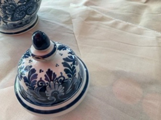 Image 1 of delfst blauw.  Ensemble.