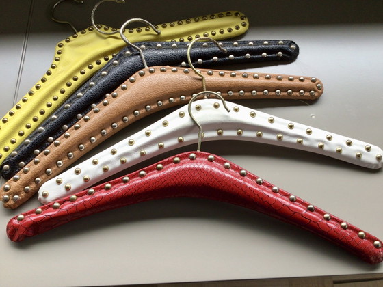 Image 1 of Set de 10 cintres rétro vintage avec clous