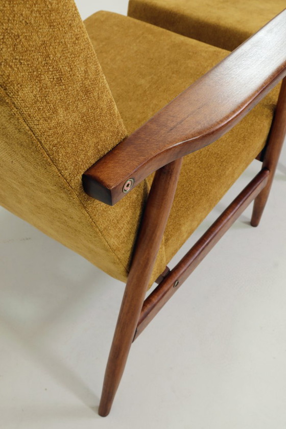 Image 1 of Poltrona vintage modello B-7727, tessuto giallo oro, restaurata, Polonia, anni '70