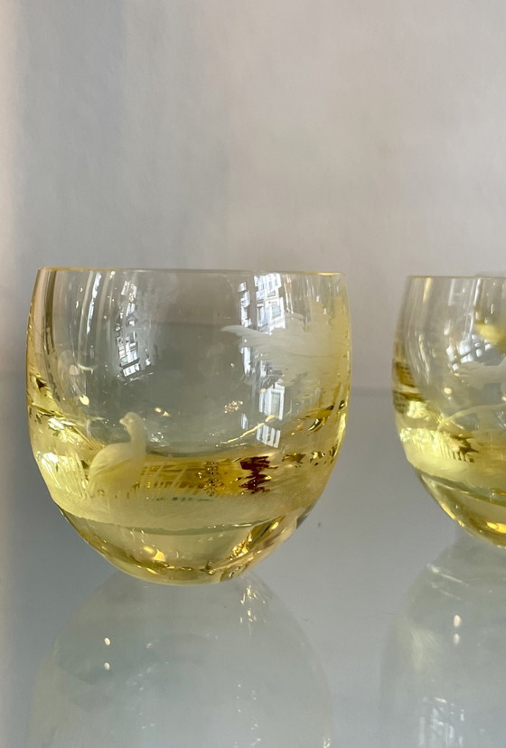 Image 1 of Decanter Moser in 6 bicchierini da shot in cristallo giallo soffiato a bocca, tagliati a mano