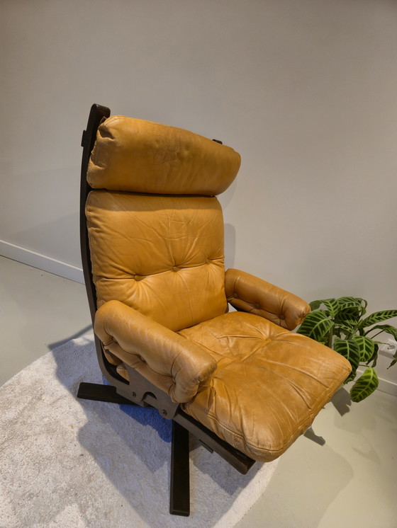 Image 1 of Prachtige Siesta fauteuil, ontworpen door de bekende Noorse ontwerper Ingmar Relling voor Westnova. Ergens tussen 1960-1970.
