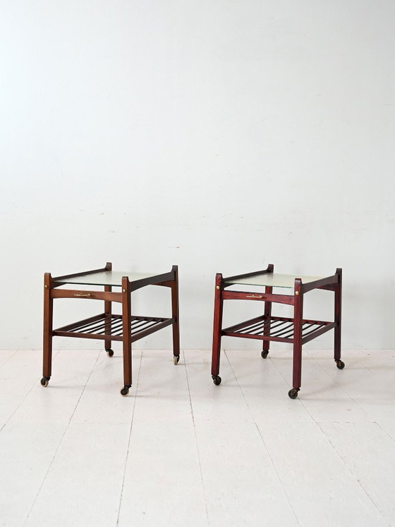 Image 1 of Pareja de mesas auxiliares escandinavas de caoba de los años 40