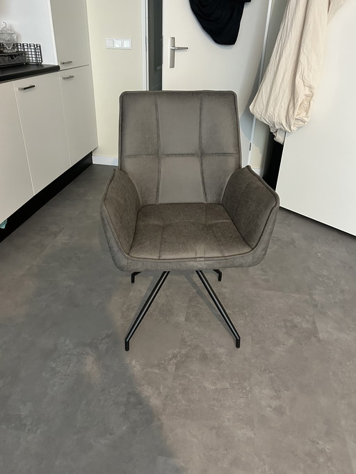 Due squisite sedie da pranzo