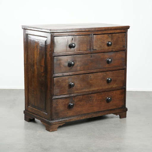 Große und imposante englische antike Eichenkommode aus dem frühen 18. Jahrhundert mit 5 Schubladen