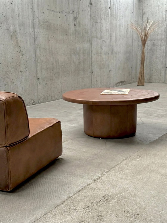 Image 1 of COGNAC LEATHER COFFEE TABLE IN DE SEDE STYLE, ROUND, XL, PATCHWORK, 1970s