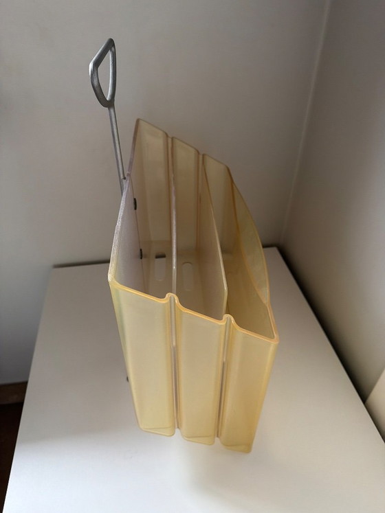 Tijdschriften rek Andries & Hiroko Van Onck – Magis, Tijdschriftenrek, Plastic (photo 2 of 5)