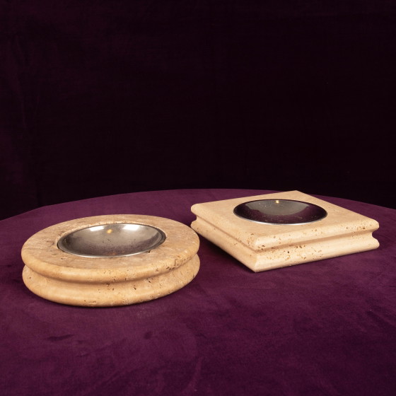 Pair of Italian Travertine Ashtrays / Vide-Poches, round and square 1970 – Table accessories, Metal (photo 4 of 20)