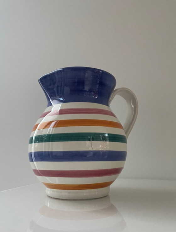 Image 1 of Handgemaakte vintage schenkkan met kleurrijke strepen