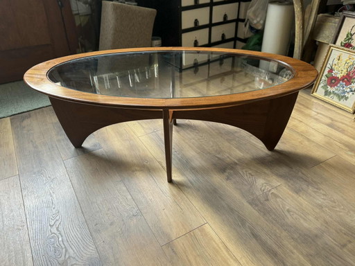 Ovaler Astro Couchtisch aus Teakholz mit Glasplatte von Victor Wilkins für G-Plan, 1960er Jahre