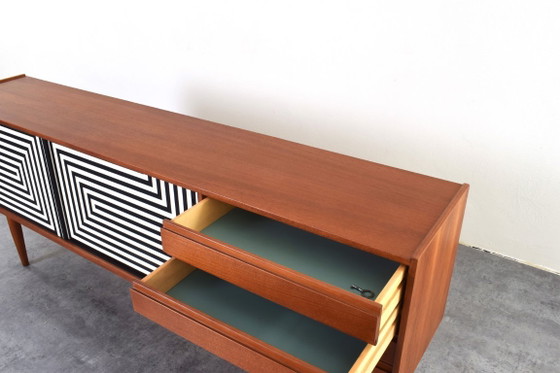 Credenza danese in teak dipinta a mano, stile Op Art, anni '60. – Credenze, Wood (photo 15 of 16)