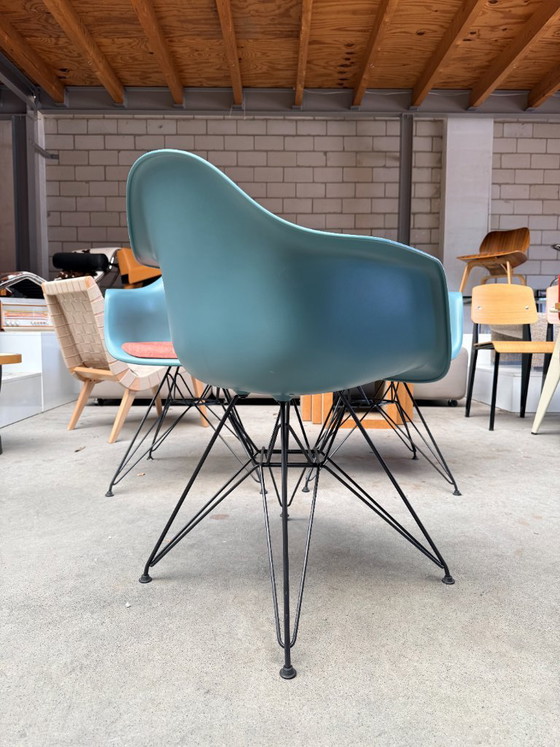 Vitra Eames DAR chair, Charles und Ray Eames (Lagerbestand: 6) – Esszimmerstühle, Metall, Kunststoff (photo 9 of 12)