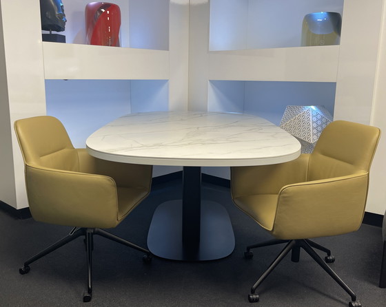 Image 1 of Leolux Toveri Dining tafel keraniek