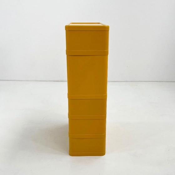 Cómoda amarilla de 6 cajones, modelo 4964, diseñada por Olaf Von Bohr para Kartell en la década de 1970. (photo 6 of 9)