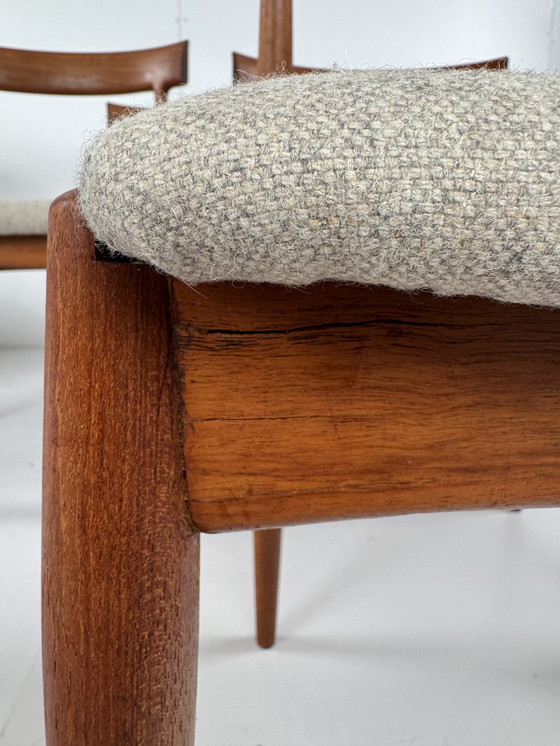 Image 1 of Set van 8 model nr. 7 eetkamerstoelen van Johannes Andersen voor Uldum Møbelfabrik