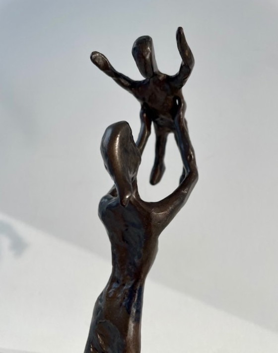 Image 1 of Bronze statue of mother and child – modern and expressive