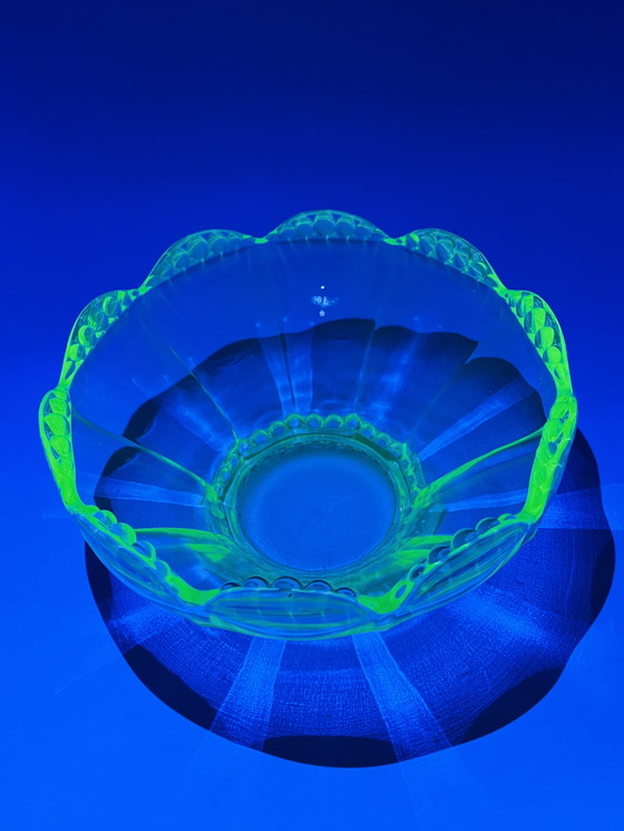 Image 1 of Uranglas Schale Schüssel Obstschale Pressglas Art Deco um 1930